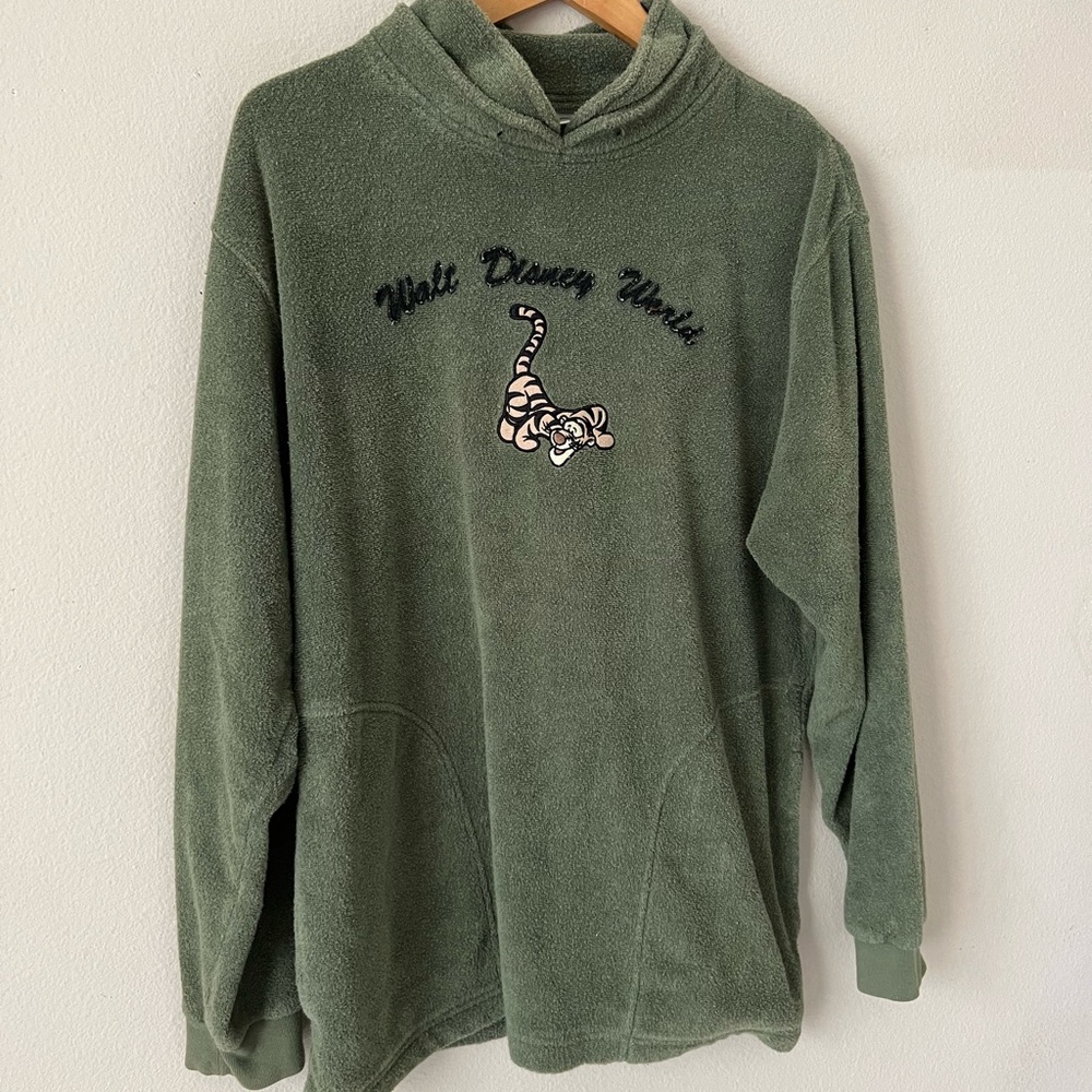 Walt Disney World Tiger Winnie the Pooh Pullover